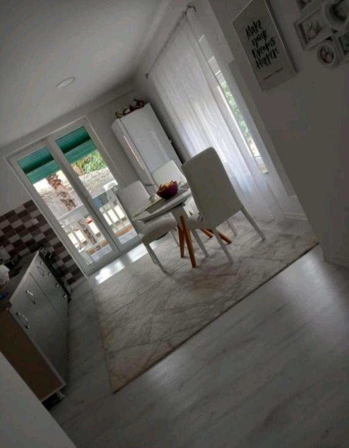Aine apartman u centru grada Mostar Exterior foto